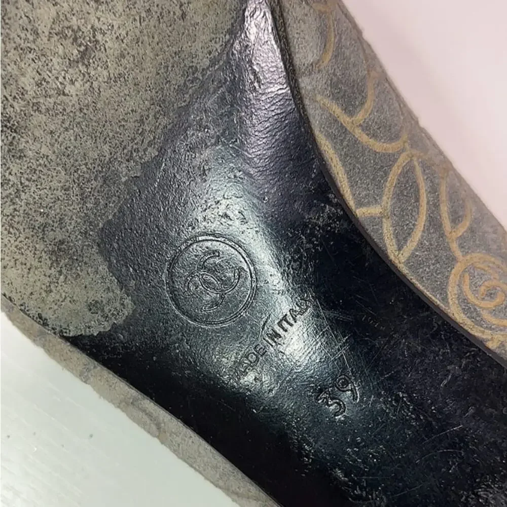 CHANEL Gray Floral Textured Leather Suede Kitten Low Heel EU 39 - Picture 8 of 10